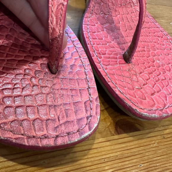 Tory Burch Pink and Brown Croc-Embossed sándals - Picture 2 of 12